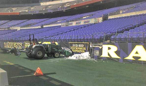 Ravens-Snow-Cleanup