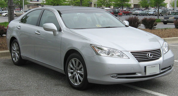 Silver 2008 Lexus ES 350 similar to model stolen in Arlington Heights.