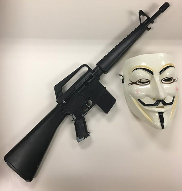 Replica Rifle pointed at Lake County motorists