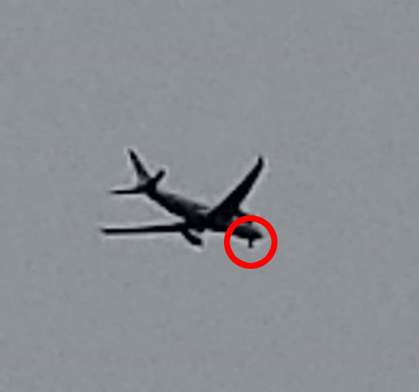 Air France Flight 137 nose gear stuck down Red Circle