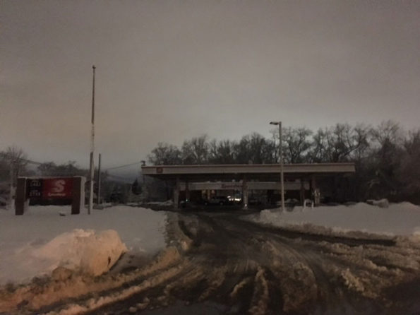 Speedway with no power at US12 and Waterman Ave after blizzard