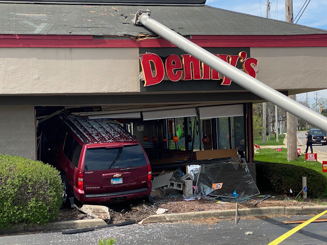 Minivan crash into Denny’s Arlington Heights