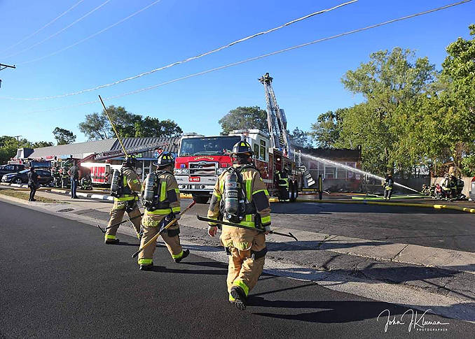 Main aerial up at strip mall fire in Mundelein Wednesday, September 2, 2020 (PHOTO CREDIT: J. Kleeman)