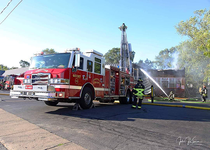 Main aerial up at strip mall fire in Mundelein Wednesday, September 2, 2020 (PHOTO CREDIT: J. Kleeman)