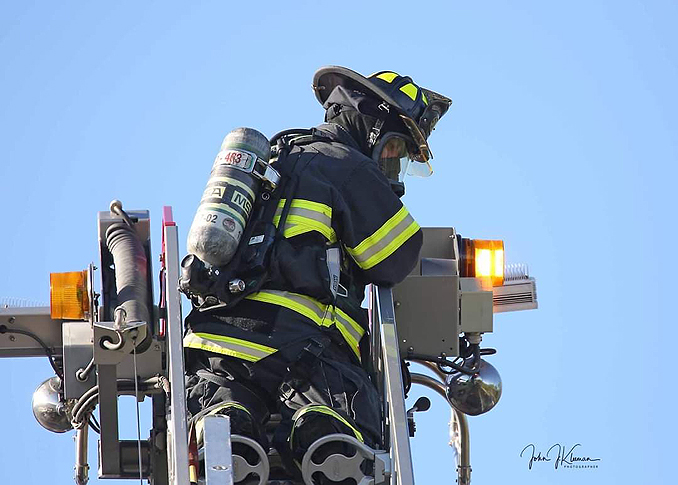 Roof operations at strip mall fire in Mundelein Wednesday, September 2, 2020  (PHOTO CREDIT: J. Kleeman)