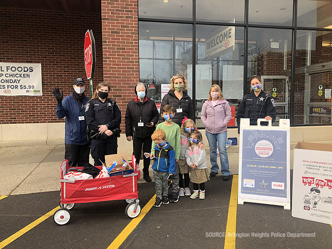 Arlington Heights police and volunteers working the 2020 Food and Toy Drive