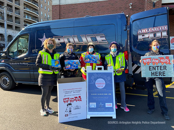 Arlington Heights police and volunteers working the 2020 Food and Toy Drive