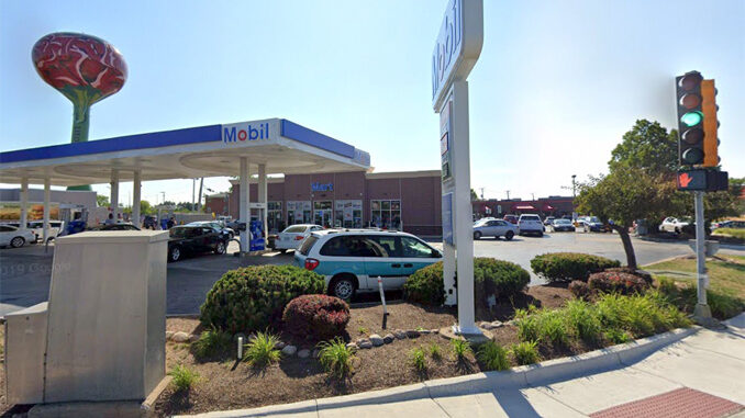 Mobil gas station at Higgins Road and River Road in Rosemont (Image capture August 2019 ©2020)