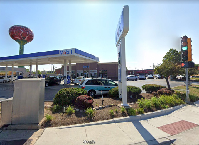 Mobil gas station at Higgins Road and River Road in Rosemont (Image capture August 2019 ©2020)