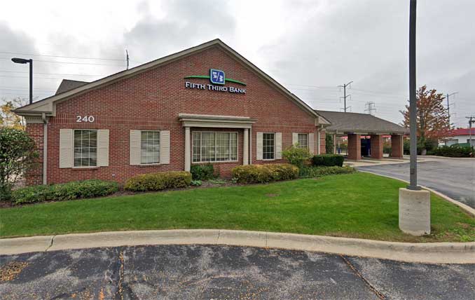 Fifth Third Bank Northbrook at 240 Skokie Boulevard (Image capture October 2018 ©2020 Google)