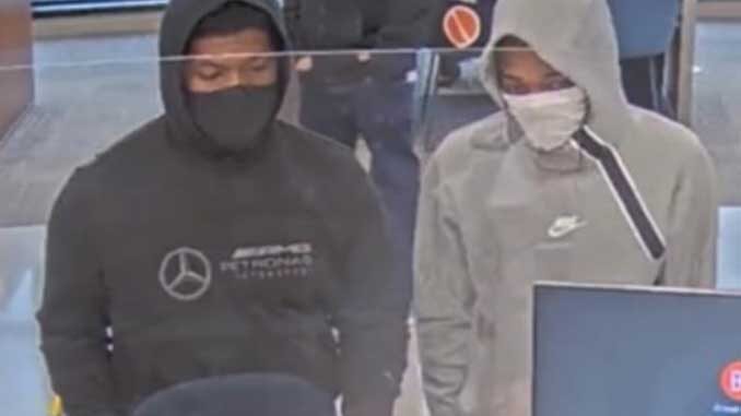 Bank robbery suspects at Byline Bank on Lake Avenue Wilmette on Monday, January 4, 2021 (FBI Chicago) Bank robbery suspects at Byline Bank on Lake Avenue Wilmette on Monday, January 4, 2021 (FBI Chicago)