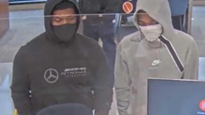 Bank robbery suspects at Byline Bank on Lake Avenue Wilmette on Monday, January 4, 2021 (FBI Chicago)