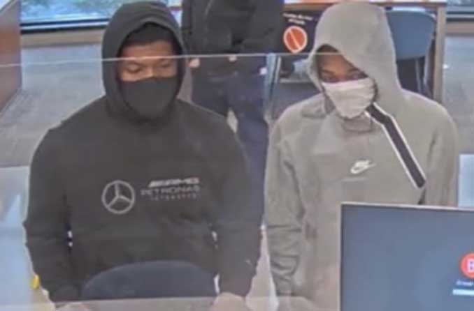 Bank robbery suspects at Byline Bank on Lake Avenue Wilmette on Monday, January 4, 2021 (FBI Chicago)