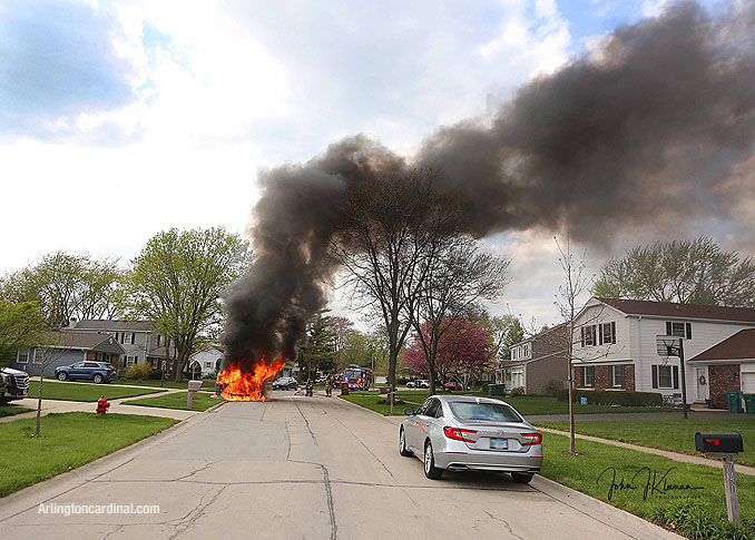 Minivan fire in Buffalo Grove Tuesday, April 27, 2021