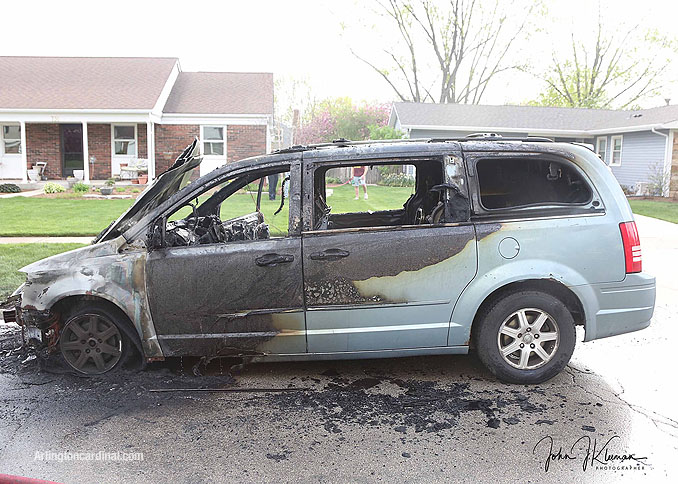 Minivan fire in Buffalo Grove Tuesday, April 27, 2021