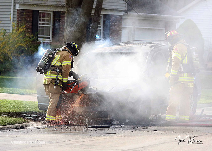 Minivan fire in Buffalo Grove Tuesday, April 27, 2021