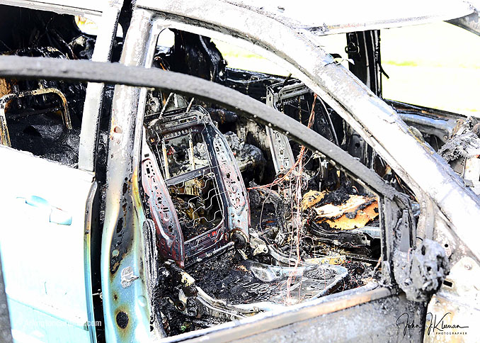 Minivan fire in Buffalo Grove Tuesday, April 27, 2021