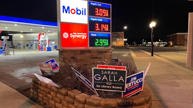 Campaign sign location at the northwest corner of Northwest Highway and Vail Avenue in Arlington Heights