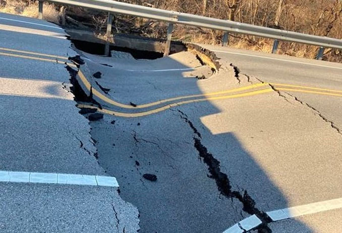 Culvert collapse under Stearns School Road between Hutchins Road and Hunt Club Road (SOURCE: LCDOT)