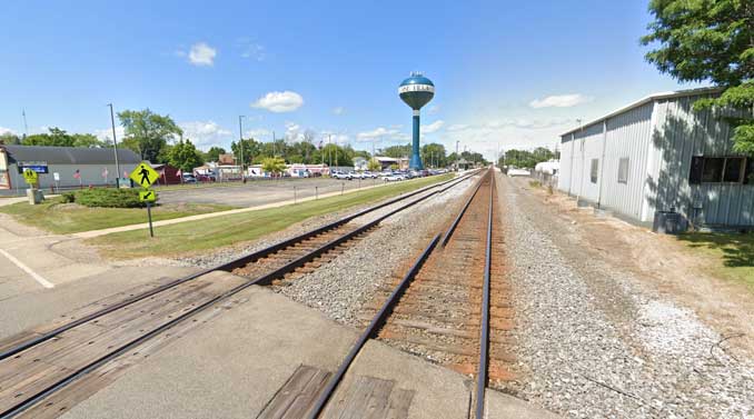 Lake Villa railroad crossing Grand Avenue (Image capture August 2019 ©2021 Google)