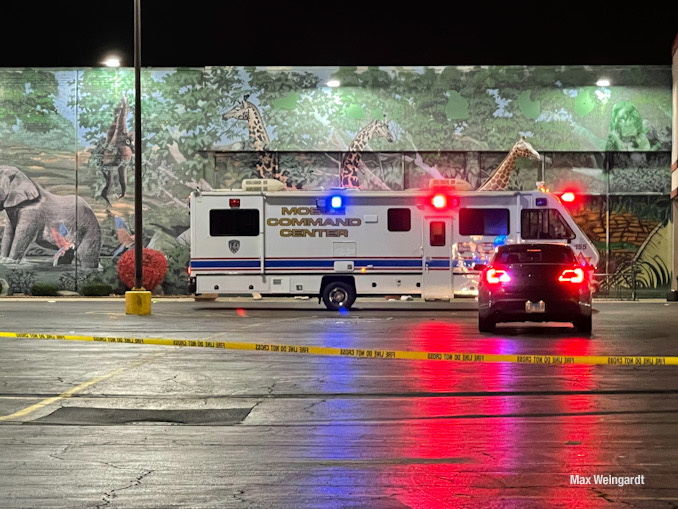 Police Command Van at Safari Land, 701 West North Avenue in Villa Park (PHOTO CREDIT: Max Weingardt)