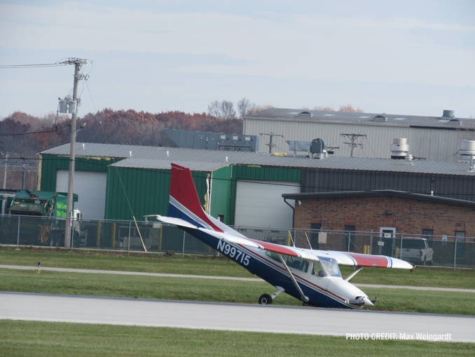 Cessna 172P with a failed landing gear in the grass at Chicago Executive Airport (PHOTO CREDIT: Max Weingardt)