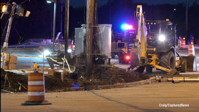 Excavation at the scene of a gas main break at Lake Cook Road and Weiland Road in Buffalo Grove near Wheeling (SOURCE: Craig/CapturedNews)