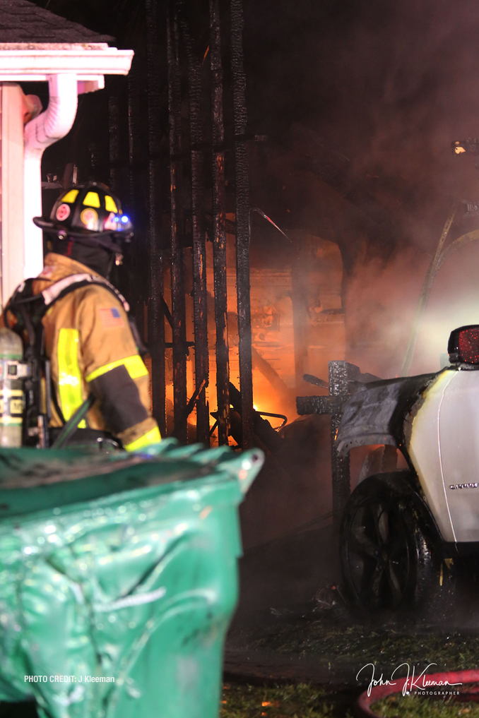 Fire scene in Buffalo Grove on Saturday, January 1, 2022 (SOURCE: J Keeman)