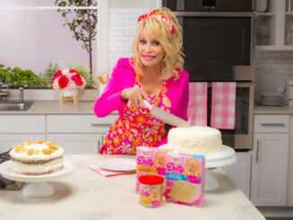Dolly Parton in the kitchen with Baking Collection (SOURCE: Conagra Brands, Inc.)