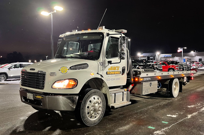 Elmhurst towing company on scene in Arlington Heights to pick up commercial burglary suspect's vehicle