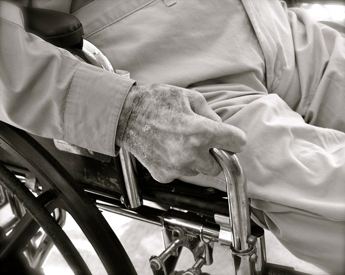 Aging, elderly senior in a wheelchair (PHOTO CREDIT: whitefieldink / pixaby)