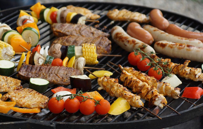 A variety of grilled foods (165106/pixabay)