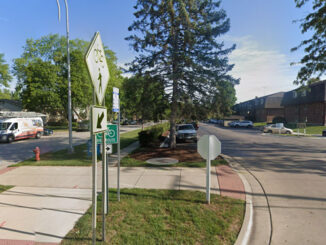 Congdon Avenue and Indian Drive in Elgin, Illinois (Image capture August 2021 ©2022 Google)