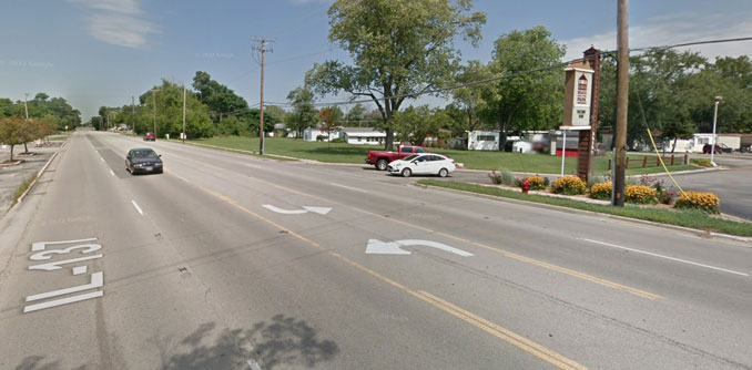 Sheridan Road north of Chaney Avenue in Beach Park (Image capture: August 2015 ©2022 Google)
