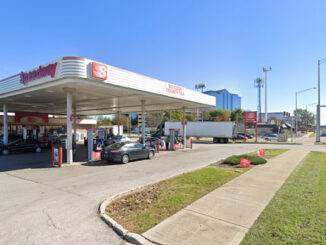 Speedway at 201 North Milwaukee Avenue Buffalo Grove (Image capture October 2018 ©2022 Google)