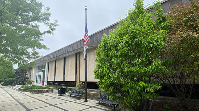 Arlington Heights Memorial Library US flagpole on Dunton Avenue