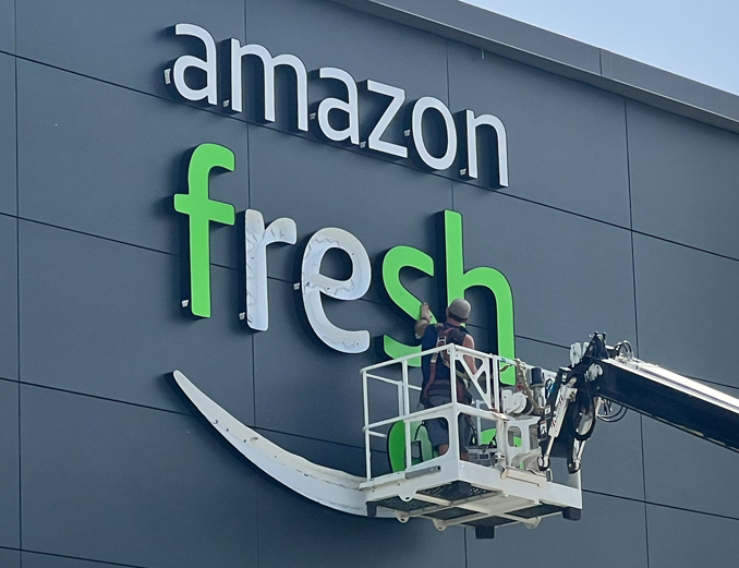 Amazon Fresh sign up at store at 325 East Palatine Road Arlington Heights, Illinois.