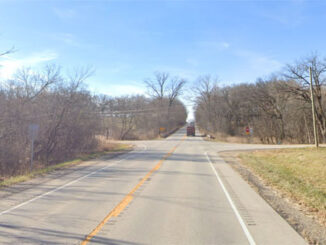 Looking west on Dundee Road at the intersection with Bateman Road in Barrington Hills (Image capture December 2021 ©2022 Google)