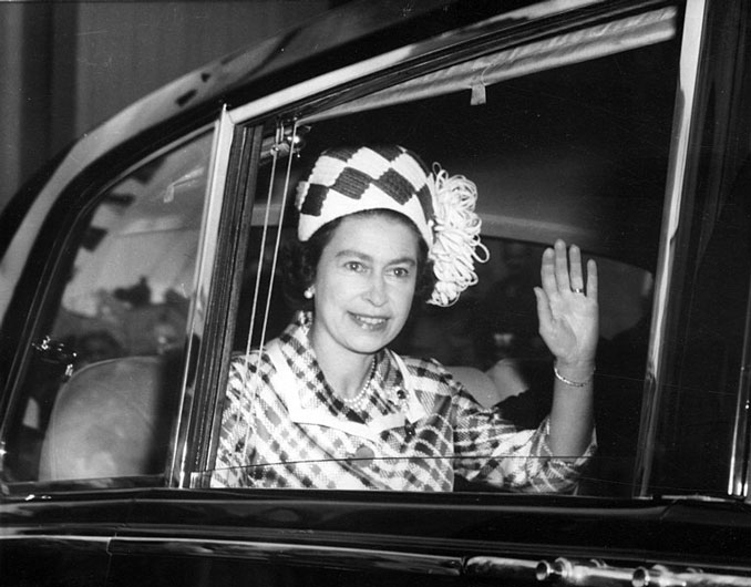 Elizabeth II in Queensland, Australia in 1970 (Queensland State Archives/Creative Commons Attribution 3.0 Australia license)