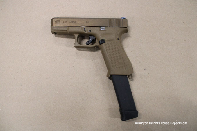 Model 19.9mm Glock with extended magazine found in front seat (SOURCE: Arlington Heights Police Department)