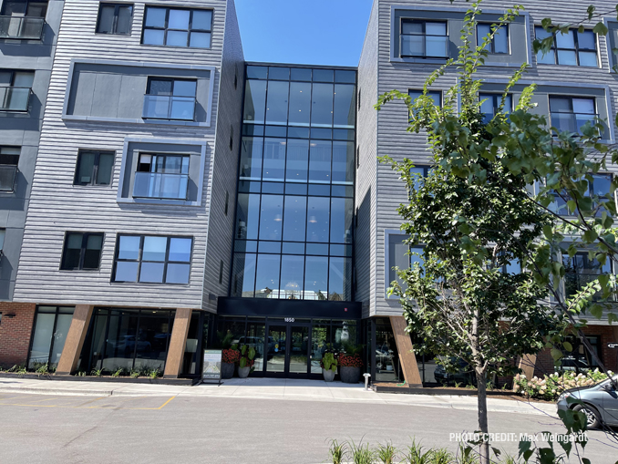 Apartment building at 1850 North Green Bay Road where two people were found dead Wednesday morning, September 7, 2022 (PHOTO CREDIT: Max Weingardt)