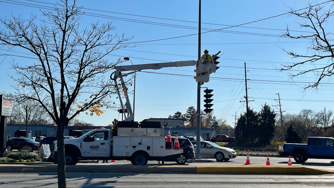 Meade electric crew working at Northwest Highway and Euclid Avenue in Arlington Heights on Wednesday, November 2, 2022