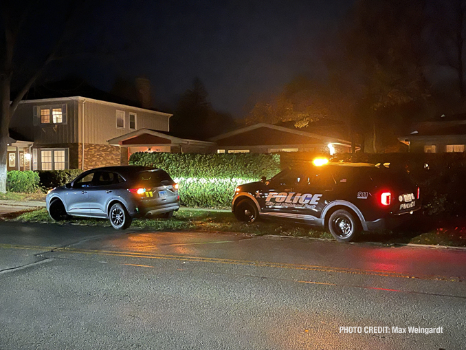 Highland Park police investigate the scene of an interrupted burglary on Green Bay Road near Ravinia in Highland Park (PHOTO CREDIT: Max Weingardt)