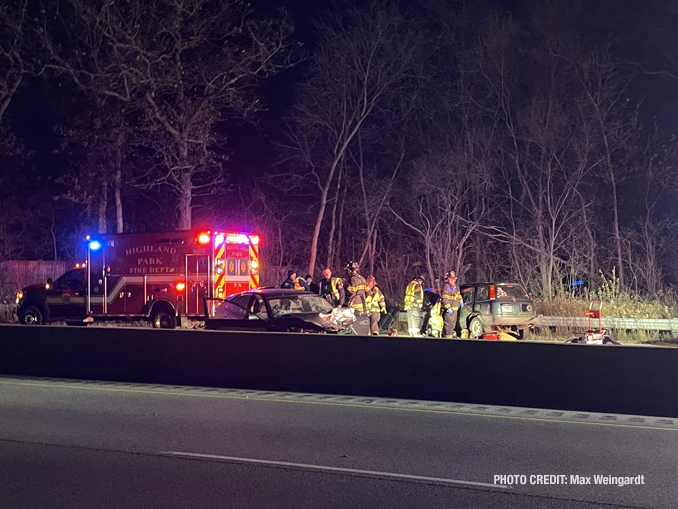 Extrication crash with four hurt on Skokie Valley Road north of Half Day Road in Highland Park on Sunday, November 20, 2022 (PHOTO CREDIT: Max Weingardt)
