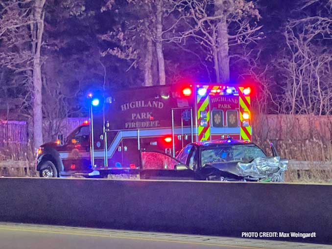 Extrication crash with four hurt on Skokie Valley Road north of Half Day Road in Highland Park on Sunday, November 20, 2022 (PHOTO CREDIT: Max Weingardt).