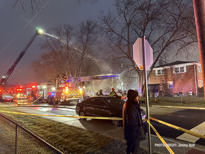 Fire scene at extra alarm apartment fire near Noel Street and Margail Avenue in Des Plaines (SOURCE: Jimmy Bolf)