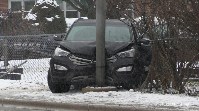 Two-car crash with compact SUV into a light pole at Kirchoff Road and Highland Avenue in Arlington Heights, January 25, 2023 (PHOTO CREDIT: T.J. Sep)