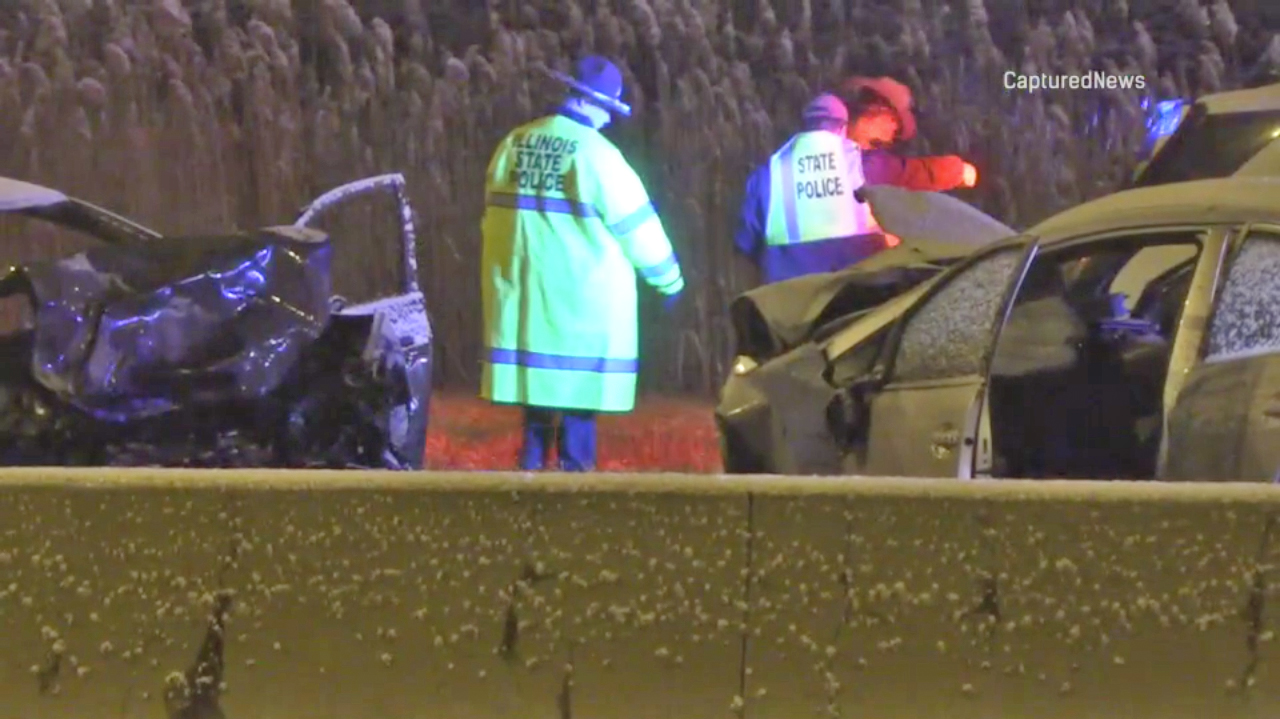 Illinois State Police troopers investigating a fatal wrong-way driver crash in the northbound lanes of I-290 after a wrong-way  traveled southbound in the northbound lanes of Route 53 (PHOTO CREDIT: CapturedNews)