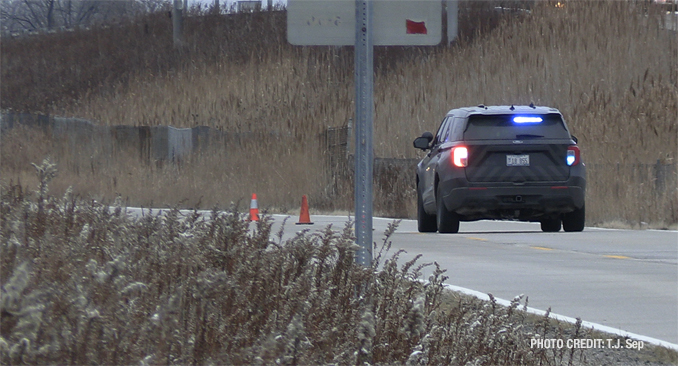 Palatine police officer protected motorists from a semi-trailer truck that was at risk of rolling onto the frontage road on the west side of Route 53 on Friday, January 6, 2023 (SOURCE: T.J. Sep)