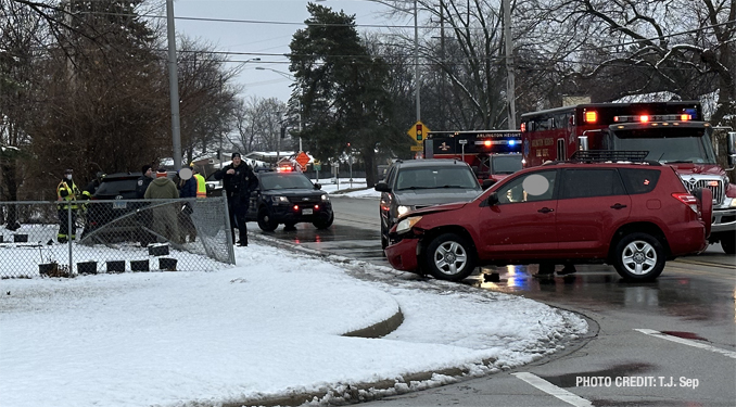 Two-car crash with compact SUV into a light pole at Kirchoff Road and Highland Avenue in Arlington Heights, January 25, 2023 (PHOTO CREDIT: T.J. Sep)